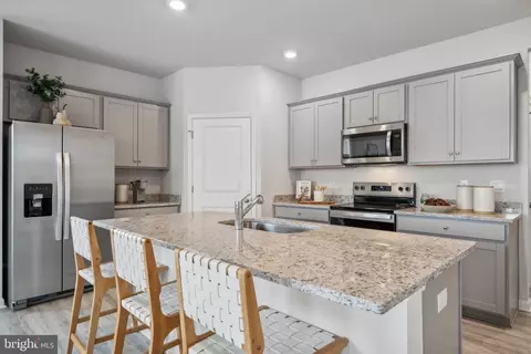 212 Waterfront Dr, Raphine, VA 24472 photo 2