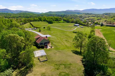 60 Great Valley Ln, Natural Bridge, VA 24578