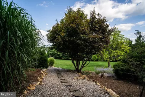Exterior - 190 Ridgemore Dr, Raphine, VA 24472 photo 3 of 30
