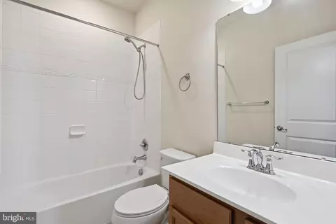 Bath - 5113 Kenmare Loop, Richmond, VA 23234 photo 1 of 2