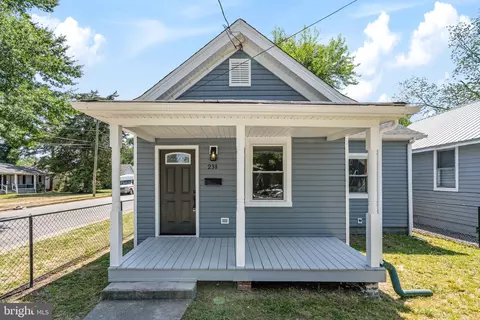 Exterior - 238 E 36th St, Richmond, VA 23224 photo 2 of 9