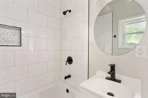 Bath - 238 E 36th St, Richmond, VA 23224 photo 1 of 3