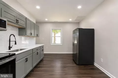 Entry Way - 238 E 36th St, Richmond, VA 23224 photo 5 of 8
