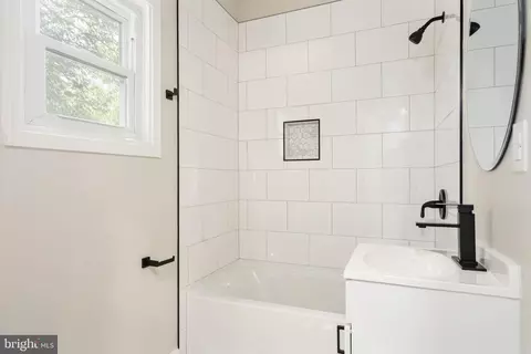 Bath - 238 E 36th St, Richmond, VA 23224 photo 3 of 3