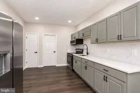 Entry Way - 238 E 36th St, Richmond, VA 23224 photo 4 of 8