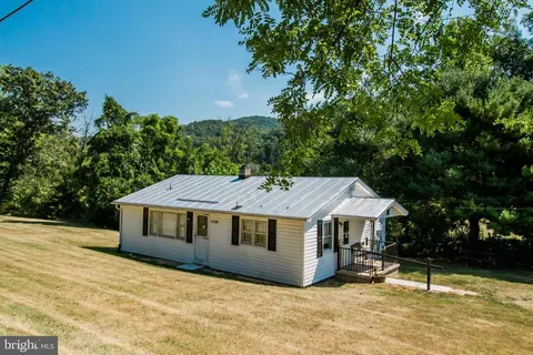 17708 Runions Creek Rd, Broadway, VA 22815