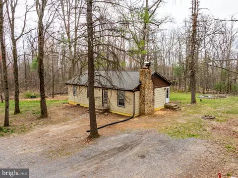 5915 Mayberry Rd, Singers Glen, VA 22850