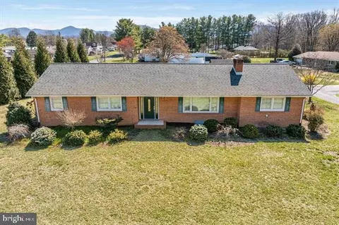 302 Holly Ave, Grottoes, VA 24441