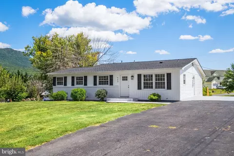 560 Massanutten View Dr, Penn Laird, VA 22846