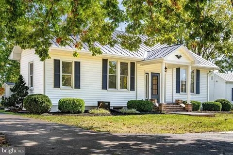 96 Park Ave, Grottoes, VA 24441