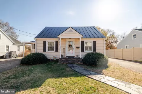410 East Rockingham St, Elkton, VA 22827
