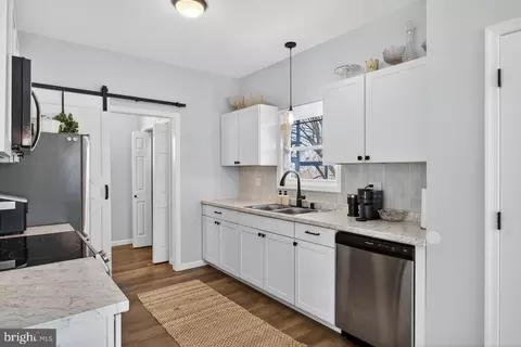 Entry Way - 16805 E Spring Ave, Elkton, VA 22827 photo 5 of 10