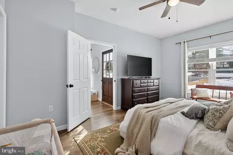 Bedroom - 16805 E Spring Ave, Elkton, VA 22827 photo 4 of 8