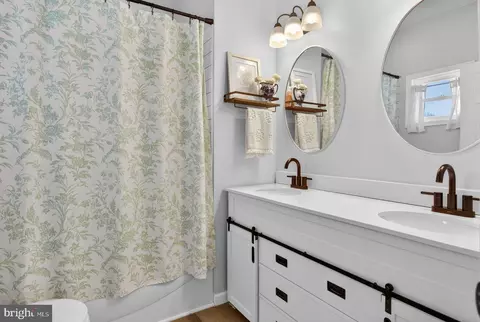 Bath - 16805 E Spring Ave, Elkton, VA 22827 photo 1 of 5