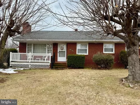 105 Lewis Ave, Elkton, VA 22827
