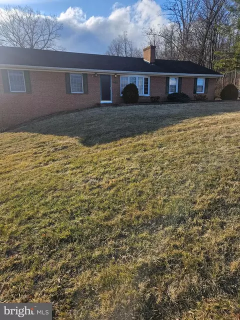 472 Honeysuckle Rd, Elkton, VA 22827