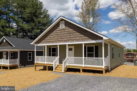 340 W Fairfax Ave, Elkton, VA 22827