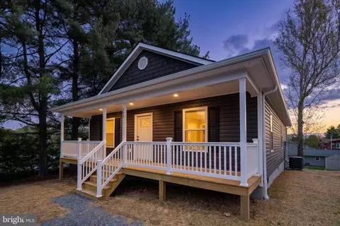 342 W Fairfax Ave, Elkton, VA 22827