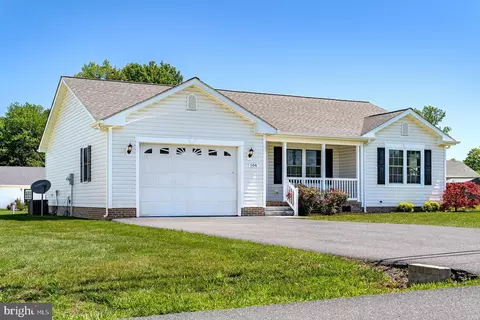 106 Seventh St, Grottoes, VA 24441