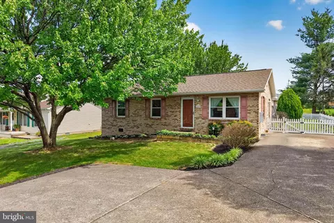 229 1st St, Broadway, VA 22815