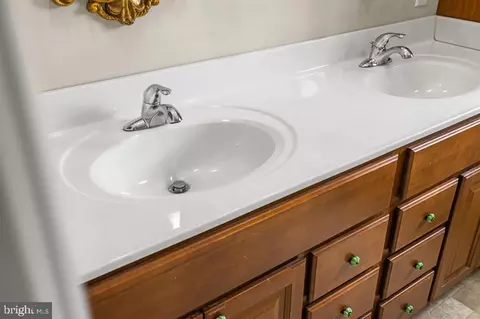 Bath - 315 Rustic Ave, Broadway, VA 22815 photo 2 of 8