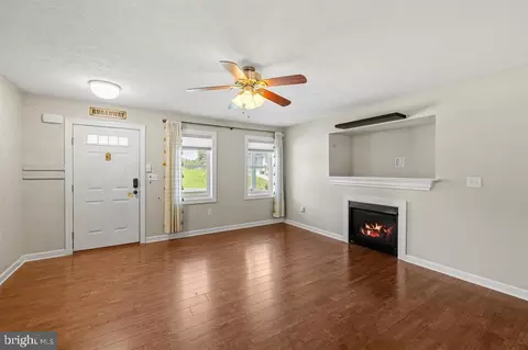 Living - 315 Rustic Ave, Broadway, VA 22815 photo 3 of 7
