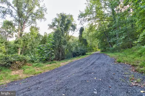 Old Ski Lodge Ln, Washington, VA 22747
