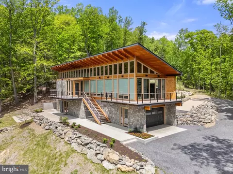 559 Bessie Bell Mountain Rd, Castleton, VA 22716 photo 7