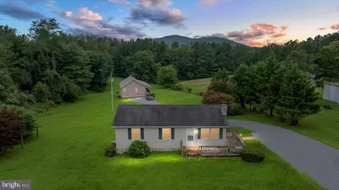 3528 Slate Mills Rd, Sperryville, VA 22740