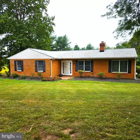 7 Skyline Ln, Washington, VA 22747