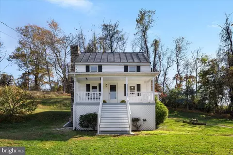 13886 Crest Hill Rd, Flint Hill, VA 22627