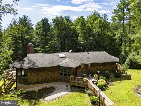 207 Grand View Rd, Washington, VA 22747