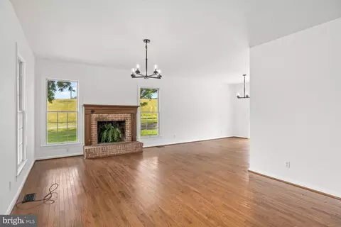 Living - 274 Aaron Mountain Rd # A, Castleton, VA 22716 photo 5 of 7