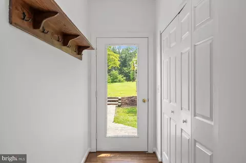 Entry Way - 274 Aaron Mountain Rd # A, Castleton, VA 22716 photo 3 of 5