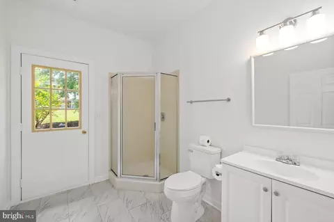 Bath - 274 Aaron Mountain Rd # A, Castleton, VA 22716 photo 3 of 4