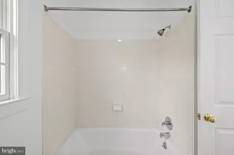 Bath - 274 Aaron Mountain Rd # A, Castleton, VA 22716 photo 2 of 4
