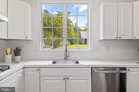 Kitchen - 274 Aaron Mountain Rd # A, Castleton, VA 22716 photo 3 of 4