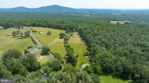 View/Area - 274 Aaron Mountain Rd # A, Castleton, VA 22716 photo 3 of 6