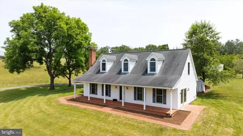 274 Aaron Mountain Rd # A, Castleton, VA 22716