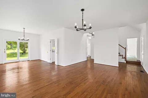 Living - 274 Aaron Mountain Rd # A, Castleton, VA 22716 photo 2 of 7