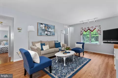 Living - 146 Lizzie Mills Rd, Castleton, VA 22716 photo 6 of 7
