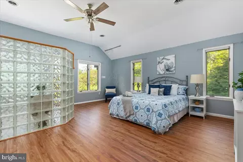 Bedroom - 146 Lizzie Mills Rd, Castleton, VA 22716 photo 2 of 5