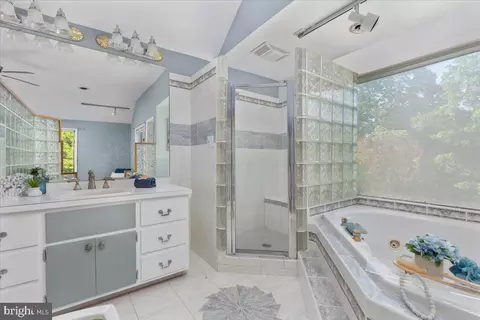 Bath - 146 Lizzie Mills Rd, Castleton, VA 22716 photo 2 of 5