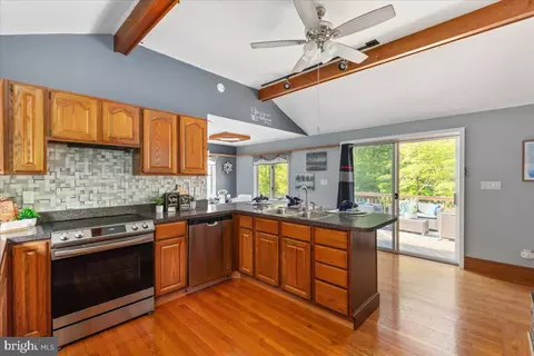 Kitchen - 146 Lizzie Mills Rd, Castleton, VA 22716 photo 3 of 5