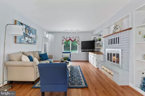 Living - 146 Lizzie Mills Rd, Castleton, VA 22716 photo 4 of 7