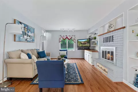 Living - 146 Lizzie Mills Rd, Castleton, VA 22716 photo 3 of 7