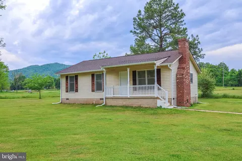 49 Water St, Sperryville, VA 22740