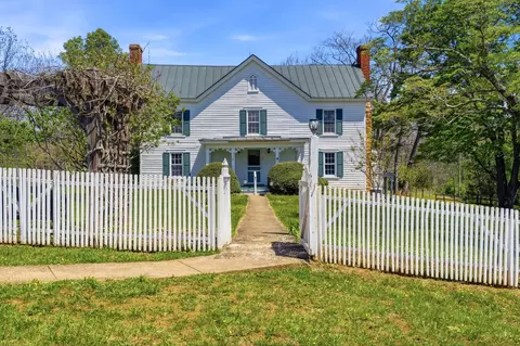15 Chilton Ln, Sperryville, VA 22740