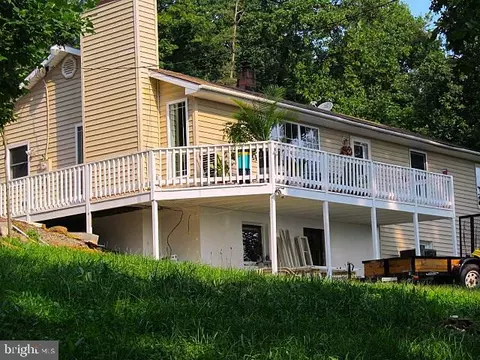 147 Blue Ridge Ave, Chester Gap, VA 22623