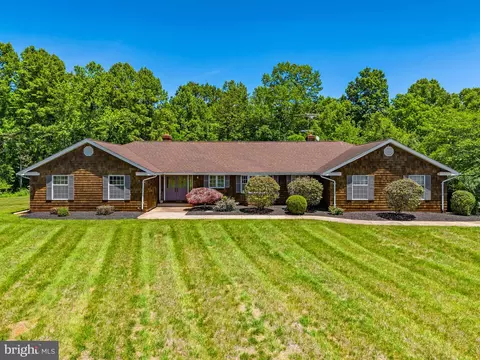 176 Rock Mills Rd, Castleton, VA 22716